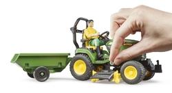 John Deere sekačka + figurka + vozík Bruder 62104