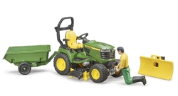 John Deere sekačka + figurka + vozík Bruder 62104